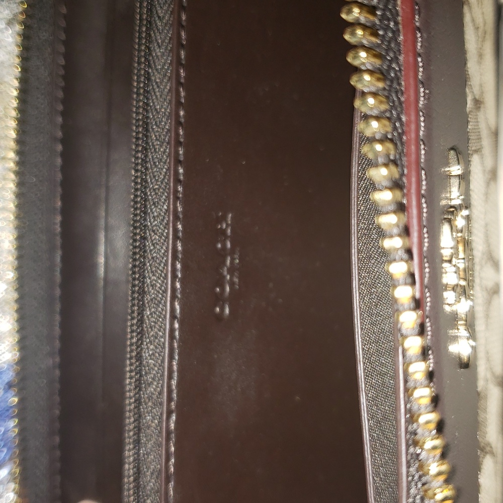 Coach Signature Longwallet NWT - Picture 6 of 8